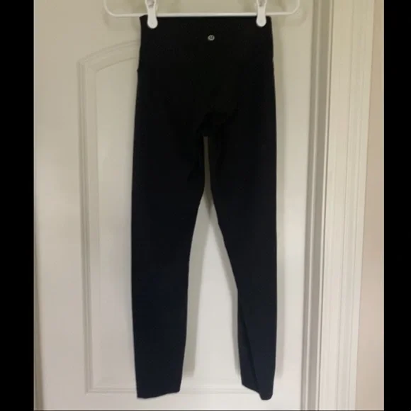 Lululemon Wunder Under Hi-Rise 7/8 Tight, Black, Size 4 - Picture 2 of 2